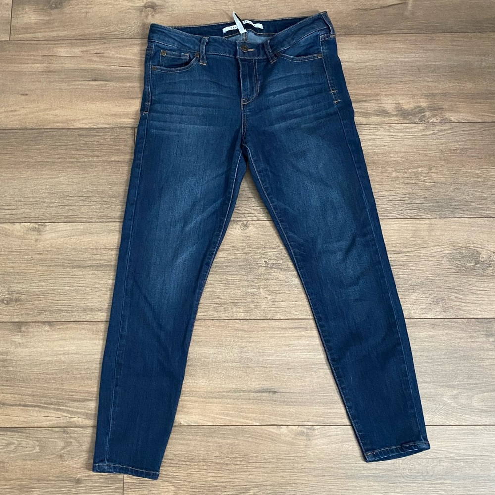 Celebrity Pink ankle skinny jeans size 7/28 like new condition. Smoke free home